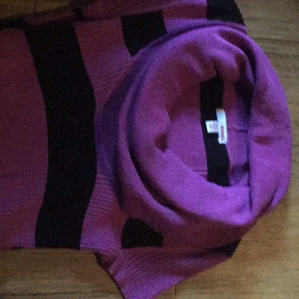 Child’s Sweater - Picture 2 of 3